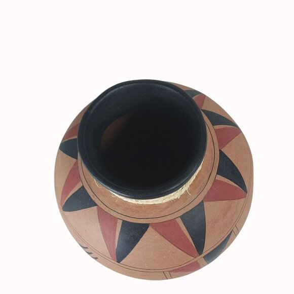 Vintage Southwestern Black Red Clay Terracotta Pottery Vase Signed By Jose Lucan - Picture 4 of 5